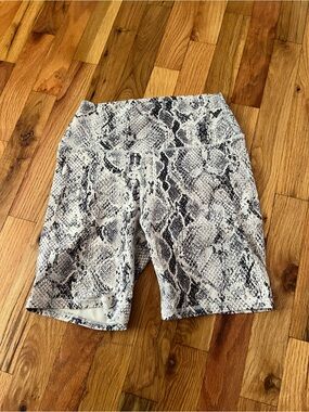 ALO Yoga | Snakeskin Biker Shorts